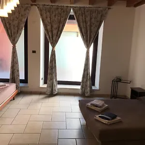  Holiday home Kindly Roberta Centro Storico Peschiera,lago Relax Italy